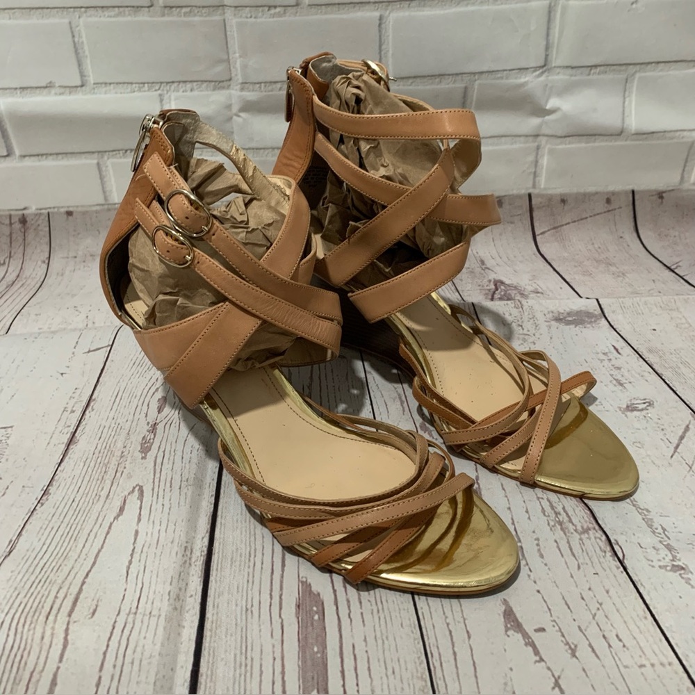Enzo Angiolini Mezmerize Sz 9.5M Gold Wedge Sandals Straps Back Zip